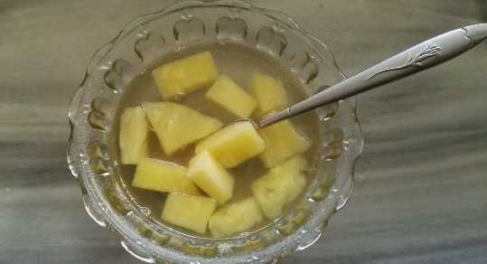 菠蘿的營養(yǎng)價(jià)值及功效 菠蘿為什么要用食用鹽水浸泡