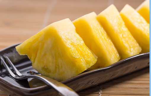 菠蘿的營養(yǎng)價(jià)值及功效 菠蘿為什么要用食用鹽水浸泡