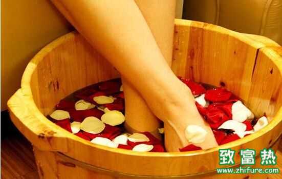 春季腳底脫皮原因及治療方法