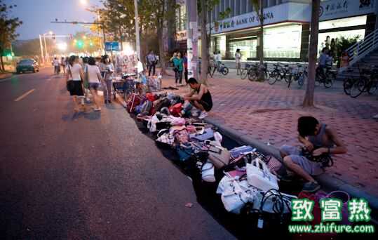 炎熱夏季擺地攤做小生意選擇哪些產品好？