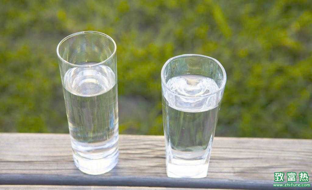 上班族喝水用杯有講究