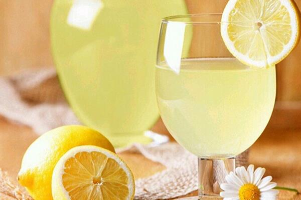 來月經(jīng)可以喝檸檬蜂蜜水嗎
