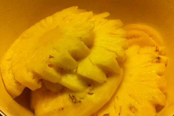 香水菠蘿要用鹽水泡嗎