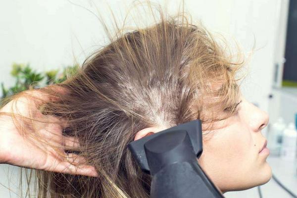 板栗色頭發(fā)圖片大全(女)