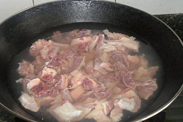 牛肉燉柿子的做法