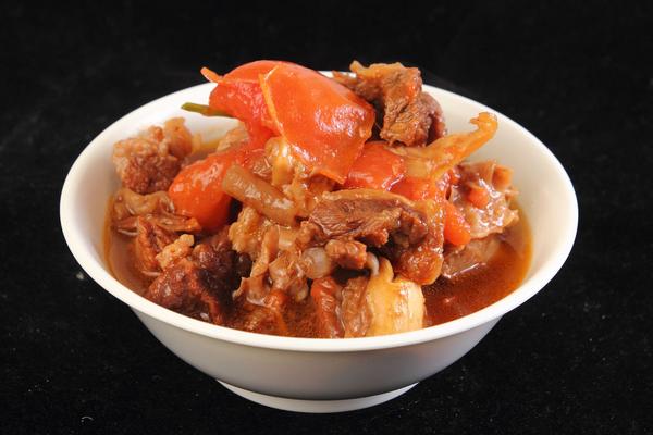 牛肉燉柿子的做法