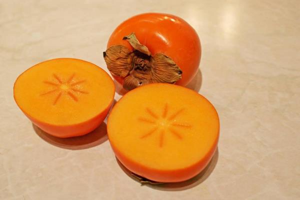 空腹可以吃柿子嗎