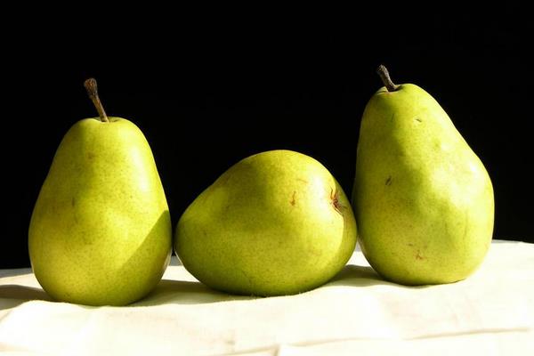 梨和煮梨哪個功效好