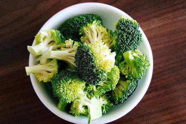 西蘭花可以生吃嗎