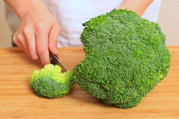 西蘭花怎么切