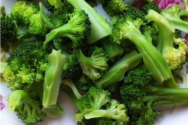 白灼西蘭花的做法大全