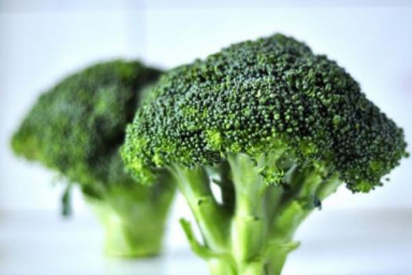 白灼西蘭花的做法大全