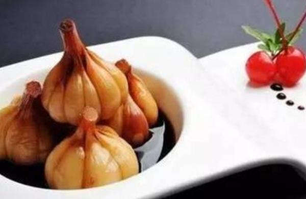 醋泡大蒜治療灰指甲的方法