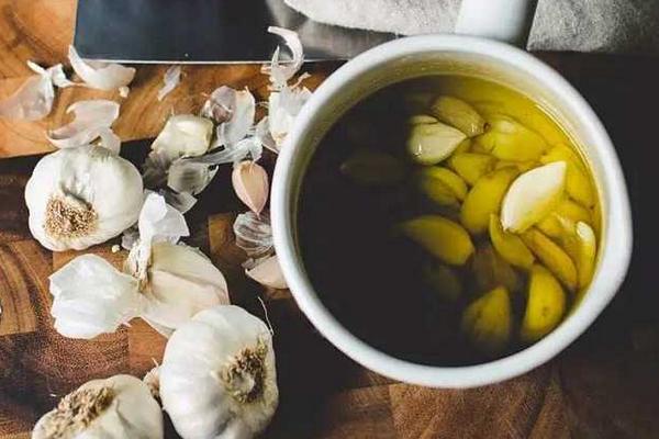 大蒜泡酒的功效與作用及禁忌