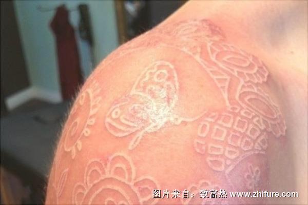 鴿子血紋身白天看不到么？