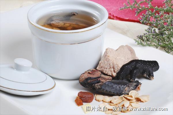 烏雞燉什么補氣血？