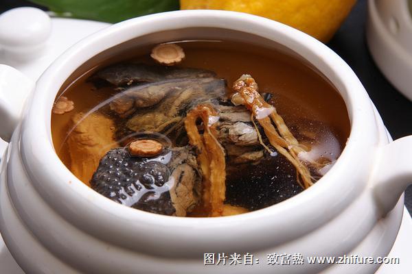 花旗參燉烏雞的做法及功效作用