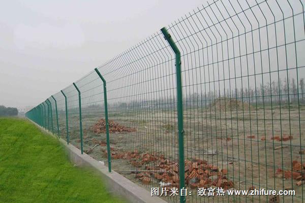 山地養(yǎng)土雞圍欄選用及價格