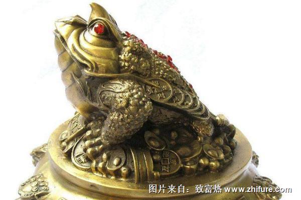 招財蟾蜍怎么擺放？