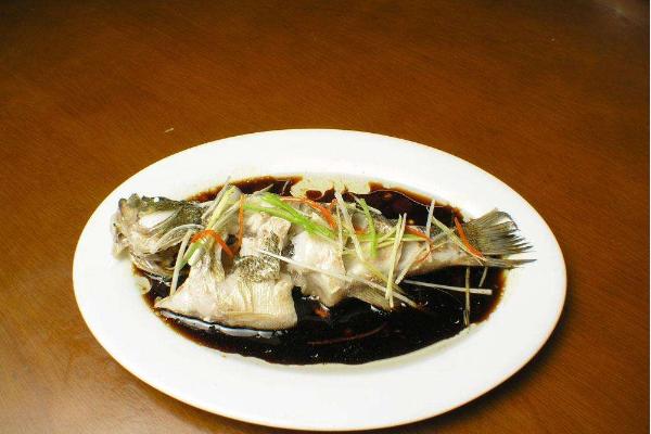 清蒸鱸魚的家常做法