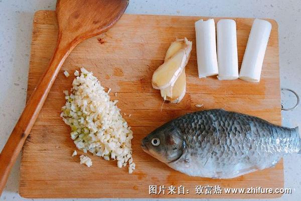 鯽魚不能和什么一起吃？