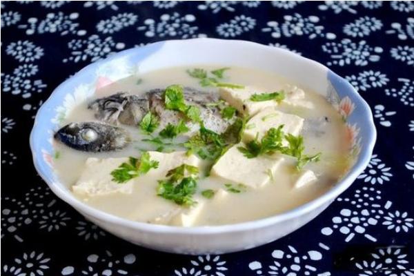 鯽魚豆腐湯的家常做法