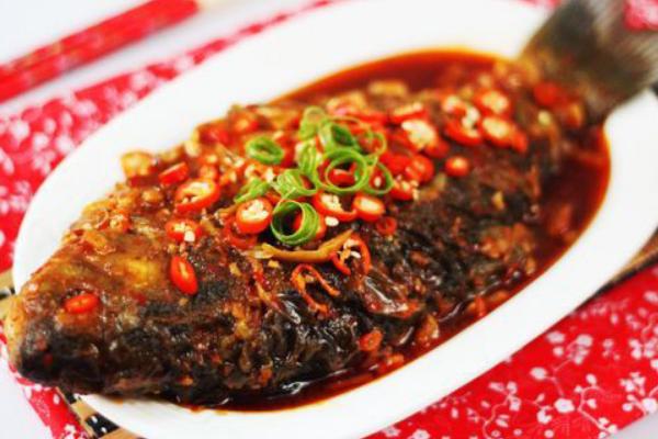 家常紅燒鯉魚的做法大全