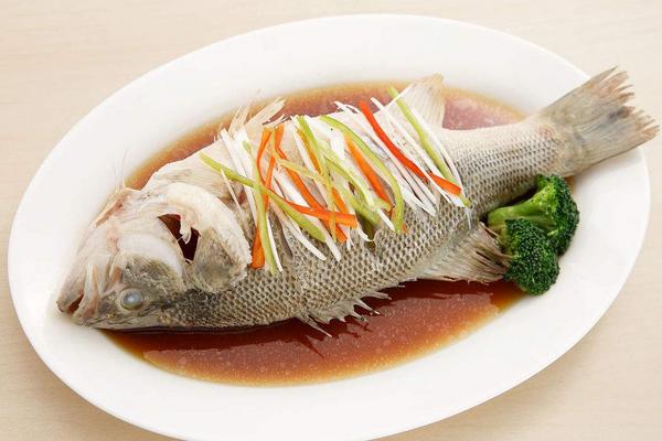 清蒸鱸魚的家常做法大全
