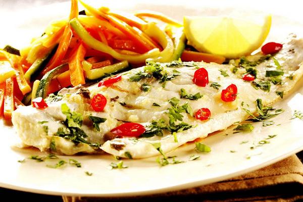 清蒸鱸魚的家常做法大全