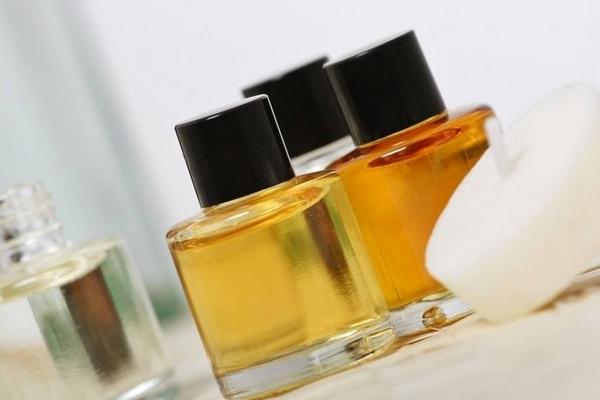 茶樹精油可以直接涂在臉上嗎？