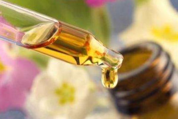 茶樹精油可以直接涂在臉上嗎？