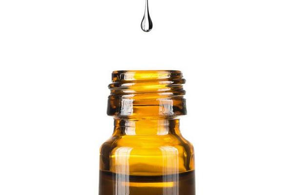 茶樹精油可以直接涂在臉上嗎？