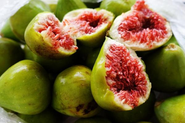 新鮮無(wú)花果怎么吃