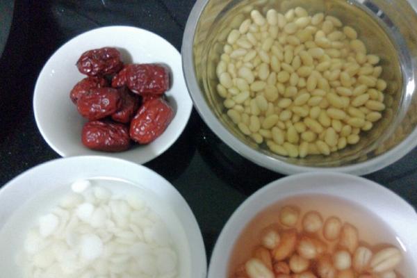 花生紅棗黃豆豐胸湯做法及功效作用