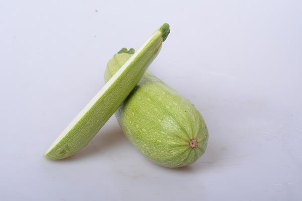 西葫蘆怎么切片 西葫蘆和什么炒