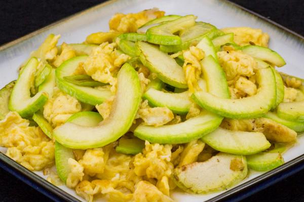 西葫蘆炒雞蛋的做法 炒西葫蘆的家常做法