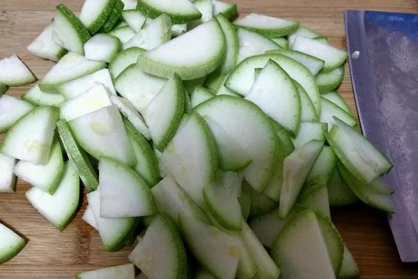 西葫蘆怎么切片 西葫蘆和什么炒
