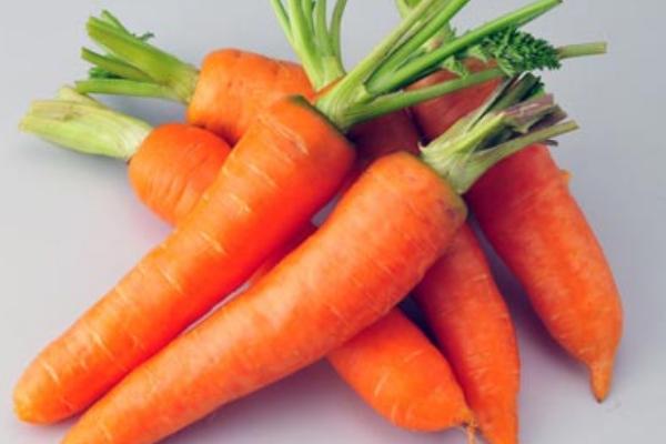紅蘿卜是胡蘿卜嗎 胡蘿卜和紅蘿卜有什么區(qū)別