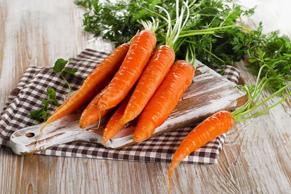 紅蘿卜是胡蘿卜嗎 胡蘿卜和紅蘿卜有什么區別