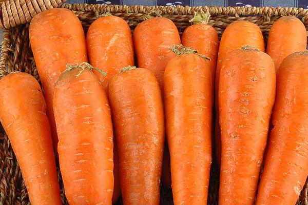 紅蘿卜是胡蘿卜嗎 胡蘿卜和紅蘿卜有什么區別