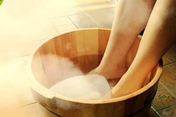 生姜泡腳的功效與作用 生姜泡腳的步驟
