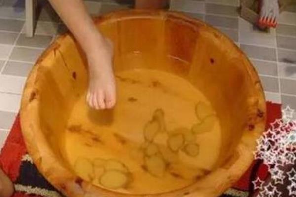 生姜泡腳的功效與作用 生姜泡腳的步驟