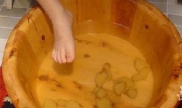 生姜泡腳的功效與作用 生姜泡腳的步驟
