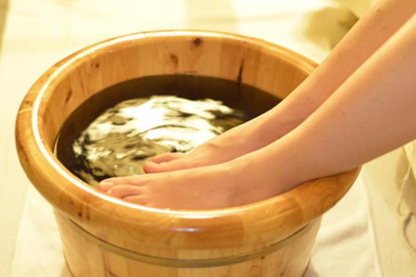 生姜泡腳的功效與作用 生姜泡腳的步驟