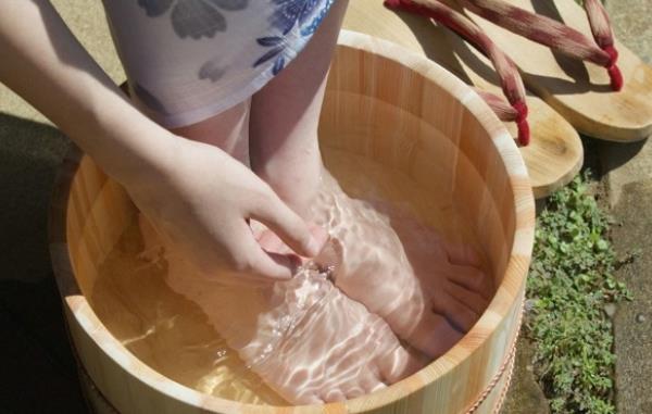 生姜泡腳的功效與作用 生姜泡腳的步驟