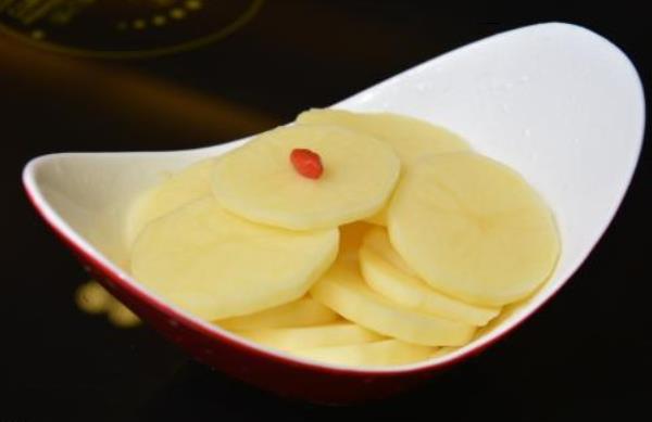 土豆片真的能去黑眼圈嗎 土豆怎么去黑眼圈