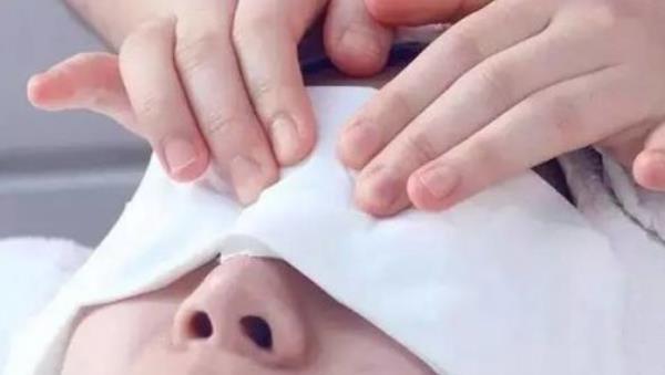 土豆片真的能去黑眼圈嗎 土豆怎么去黑眼圈