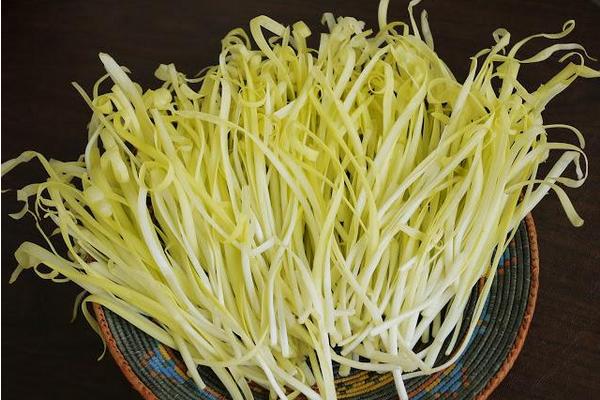 韭黃和韭菜有什么區(qū)別 韭黃是韭菜嗎
