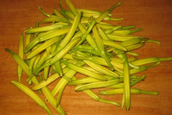 黃花菜的功效與作用及禁忌 黃花菜營養(yǎng)價值