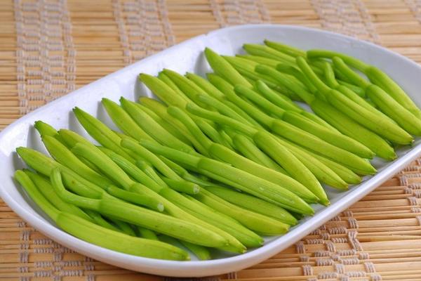 黃花菜圖片大全 黃花菜長什么樣